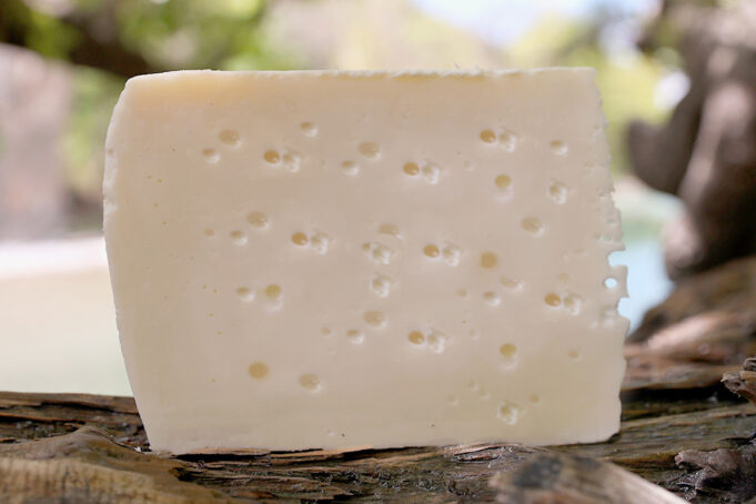 Πού οφείλεται η γλυκιά γεύση του τυριού Γραβιέρα? πρωτοσέλιδο - Πού οφείλεται η γλυκιά γεύση του τυριού Γραβιέρα?