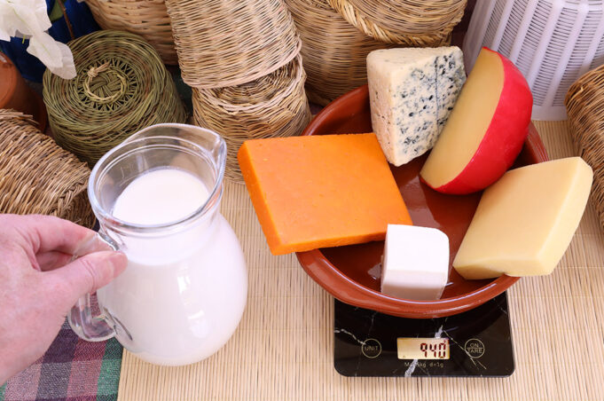Πόσα κιλά γάλα απαιτούνται για ένα κιλό τυρί? πρωτοσέλιδο - Πόσα κιλά γάλα απαιτούνται για ένα κιλό τυρί?