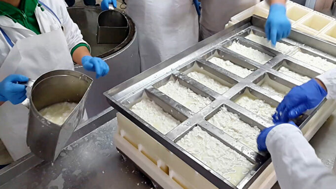 Να πώς θα φτιάξετε τo τέλειο τυρί Φέτα πρωτοσέλιδο - Να πώς θα φτιάξετε τo τέλειο τυρί Φέτα