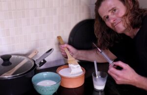 Δείτε μια ιδιαίτερη συνταγή όταν φτιάχνω παραδοσιακό γιαούρτι με πέτσα στο σπίτι πρωτοσέλιδο - Δείτε μια ιδιαίτερη συνταγή όταν φτιάχνω παραδοσιακό γιαούρτι με πέτσα στο σπίτι