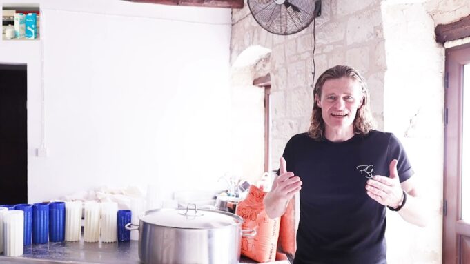 Υπάρχει άραγε συνταγή για το πώς φτιάχνεται το κυπριακό τυρί χαλούμι ? πρωτοσέλιδο - Υπάρχει άραγε συνταγή για το πώς φτιάχνεται το κυπριακό χαλούμι ?