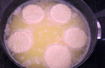 Γιατί μαλακώνει το τυρί χαλούμι όταν το ψήνω στον ορό? πρωτοσέλιδο - Γιατί μαλακώνει το χαλούμι όταν το ψήνω στον ορό?