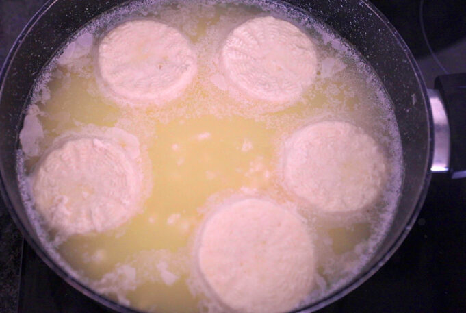 Γιατί μαλακώνει το τυρί χαλούμι όταν το ψήνω στον ορό? πρωτοσέλιδο - Γιατί μαλακώνει το χαλούμι όταν το ψήνω στον ορό?