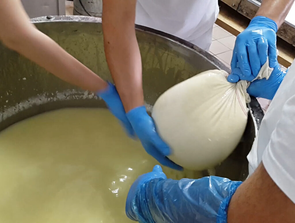 Φτιάχνω τυρί Κεφαλογραβιέρα