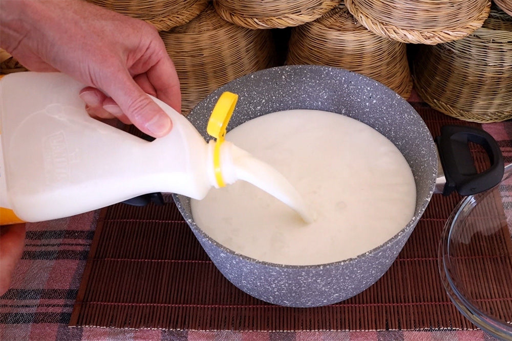 Φτιάχνω το προβιοτικό ζυμωμένο γάλα Yakult χρησιμοποιώντας ως Μαγιά μία μικρή ποσότητα από Yakult του εμπορίου