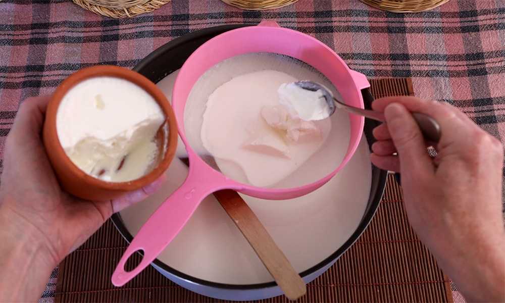 Φτιάχνω γιαούρτι Labneh μὲ τὸν παραδοσιακὸ τρόπο – Αὐτὴ εἶναι ἡ καλύτερη συνταγή γιὰ ἕνα ἐπιτυχημένο Labneh