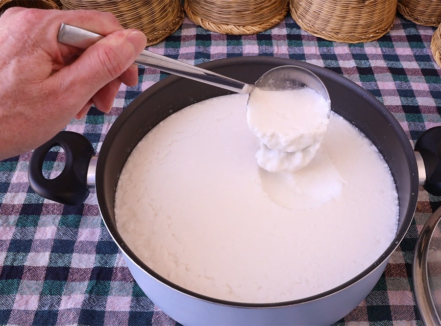 Φτιάχνω γιαούρτι Labneh μὲ τὸν παραδοσιακὸ τρόπο – Αὐτὴ εἶναι ἡ καλύτερη συνταγή γιὰ ἕνα ἐπιτυχημένο Labneh