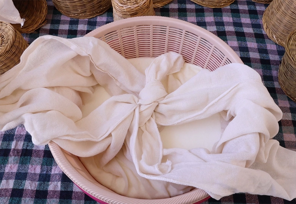 Φτιάχνω γιαούρτι Labneh μὲ τὸν παραδοσιακὸ τρόπο – Αὐτὴ εἶναι ἡ καλύτερη συνταγή γιὰ ἕνα ἐπιτυχημένο Labneh