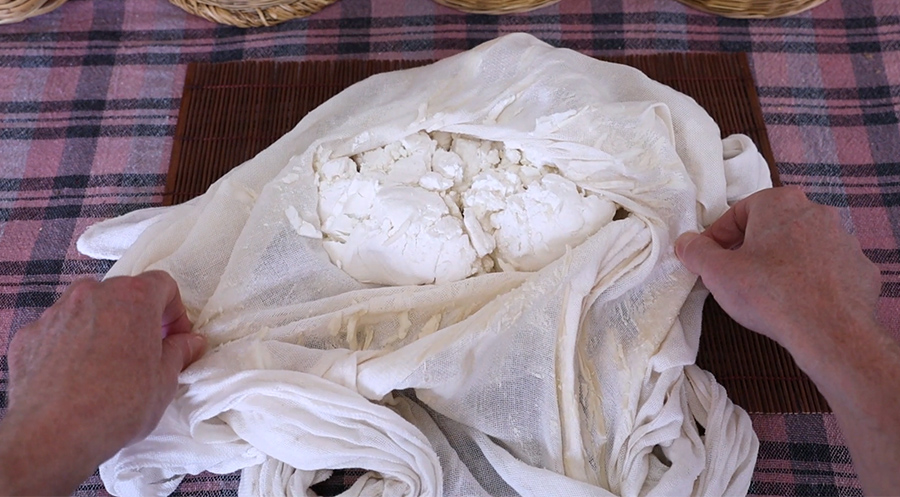 Φτιάχνω γιαούρτι Labneh μὲ τὸν παραδοσιακὸ τρόπο – Αὐτὴ εἶναι ἡ καλύτερη συνταγή γιὰ ἕνα ἐπιτυχημένο Labneh